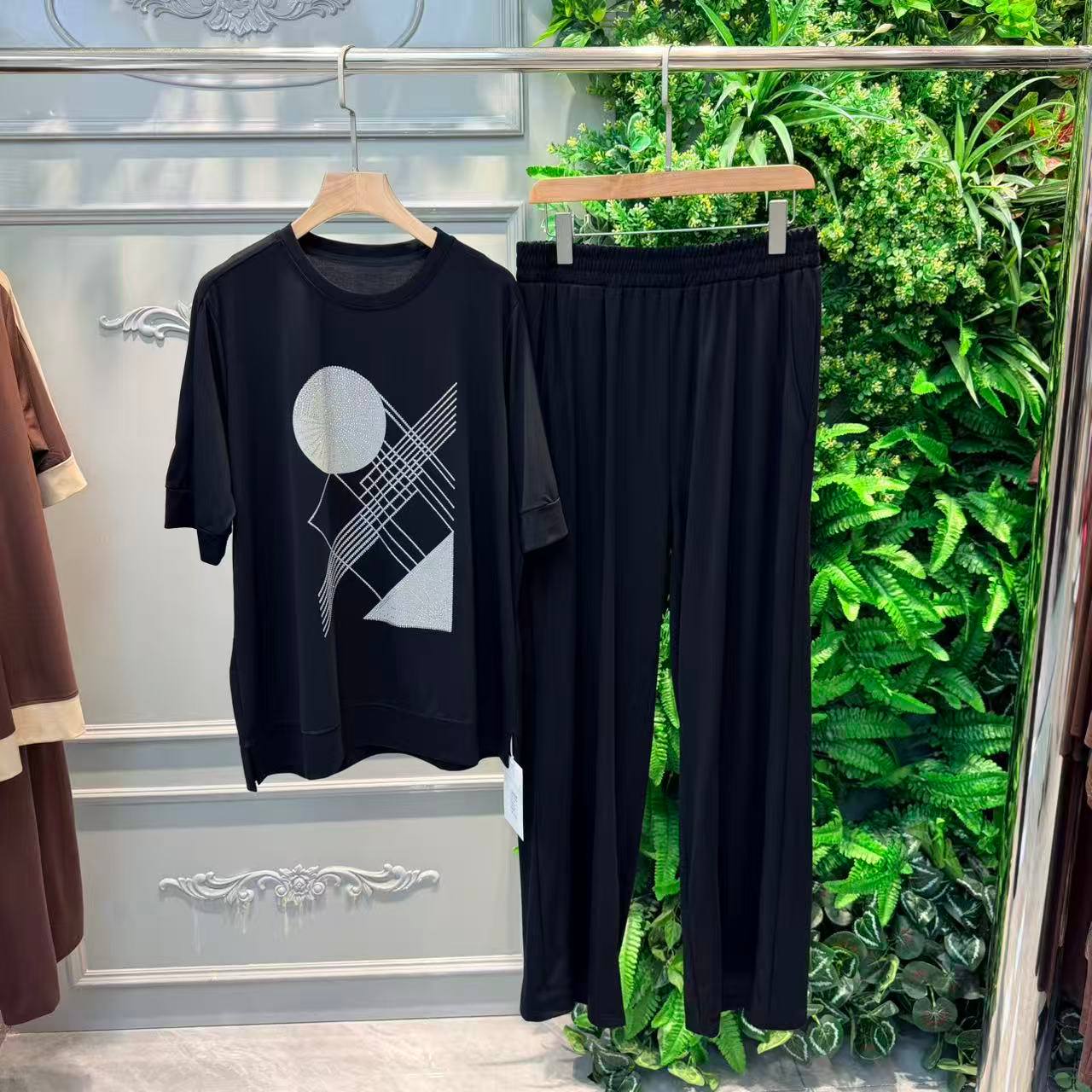 Размеры: XL/XXL
Цена: 3000 сом