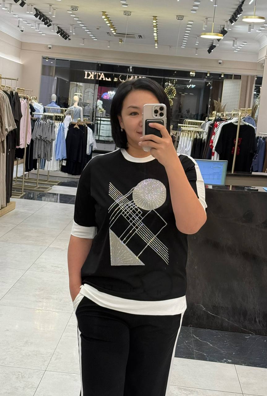 Шикарный спорт костюм! 
Размеры: XL/XXL
Цена: 3500