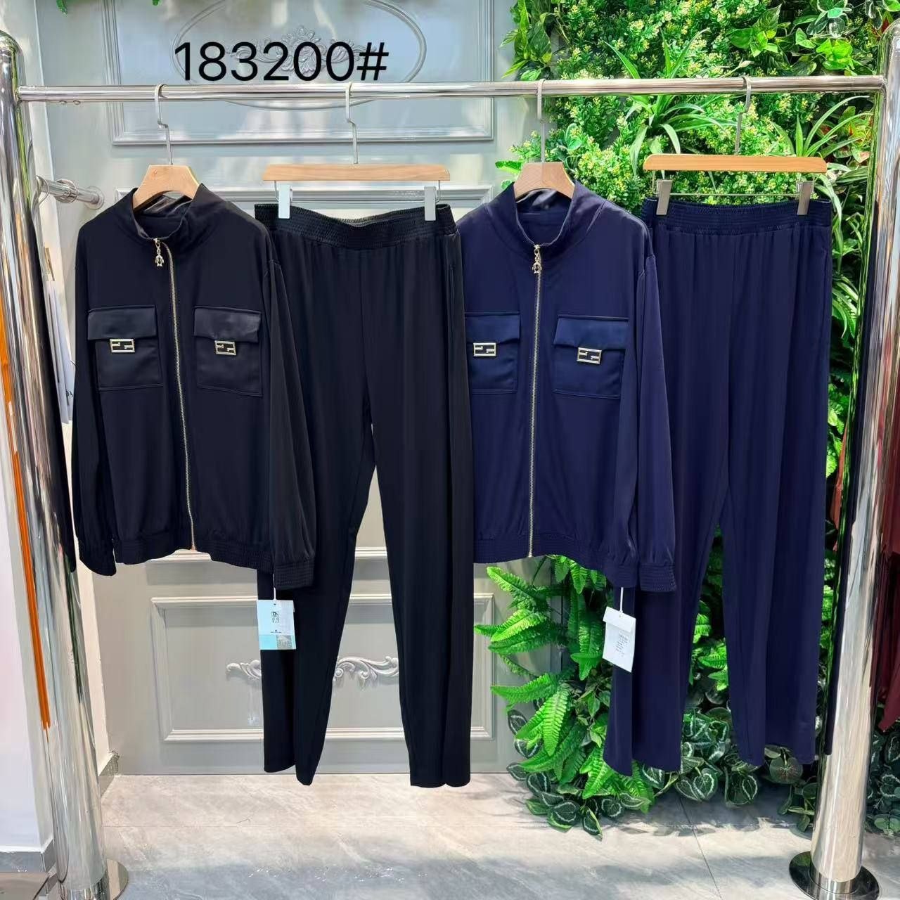 Шикарный спорт костюм! 
Размеры: XL/XXL
Цена: 3500