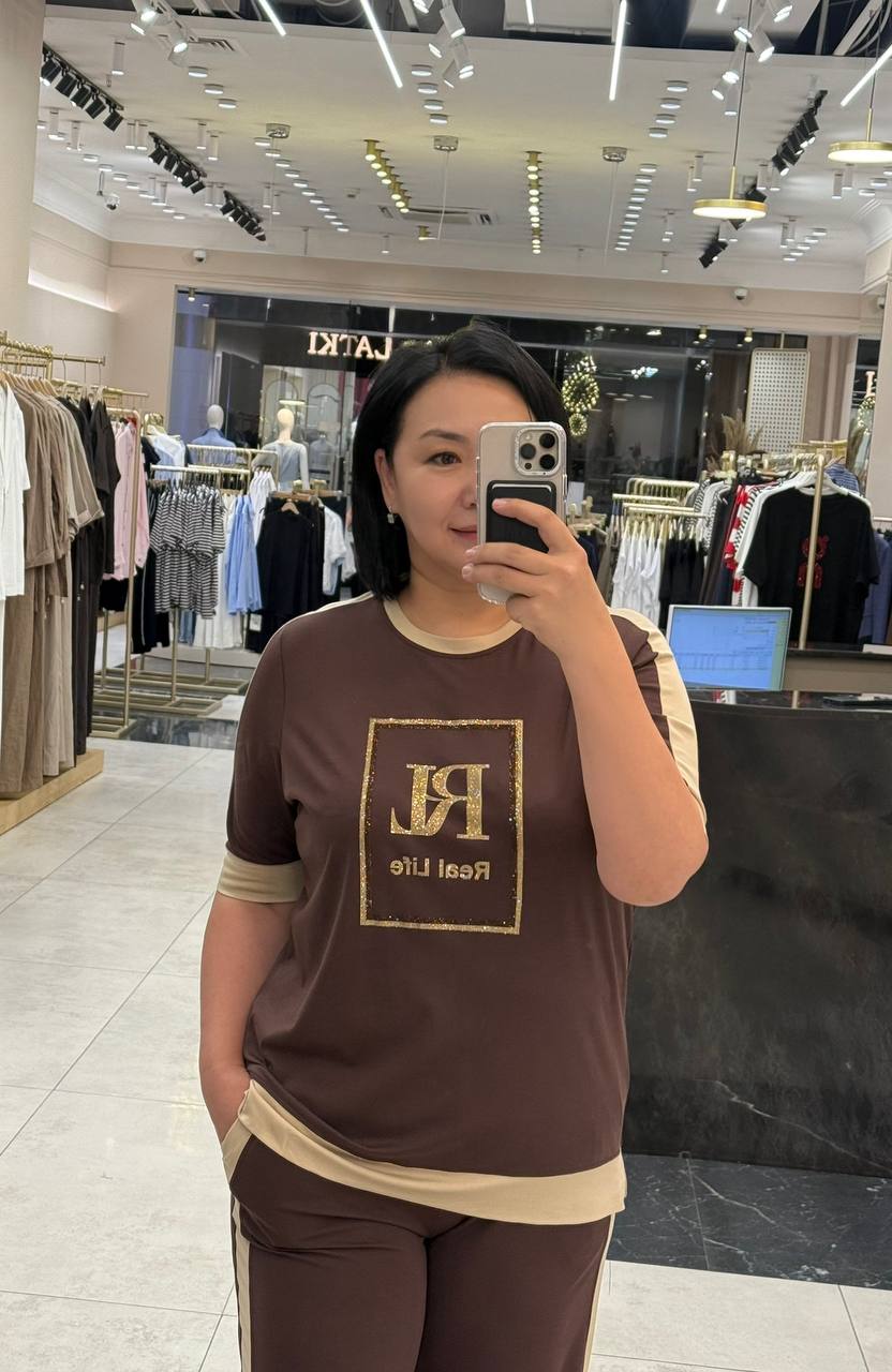 Шикарный спорт костюм! 
Размеры: XL/XXL
Цена: 3500