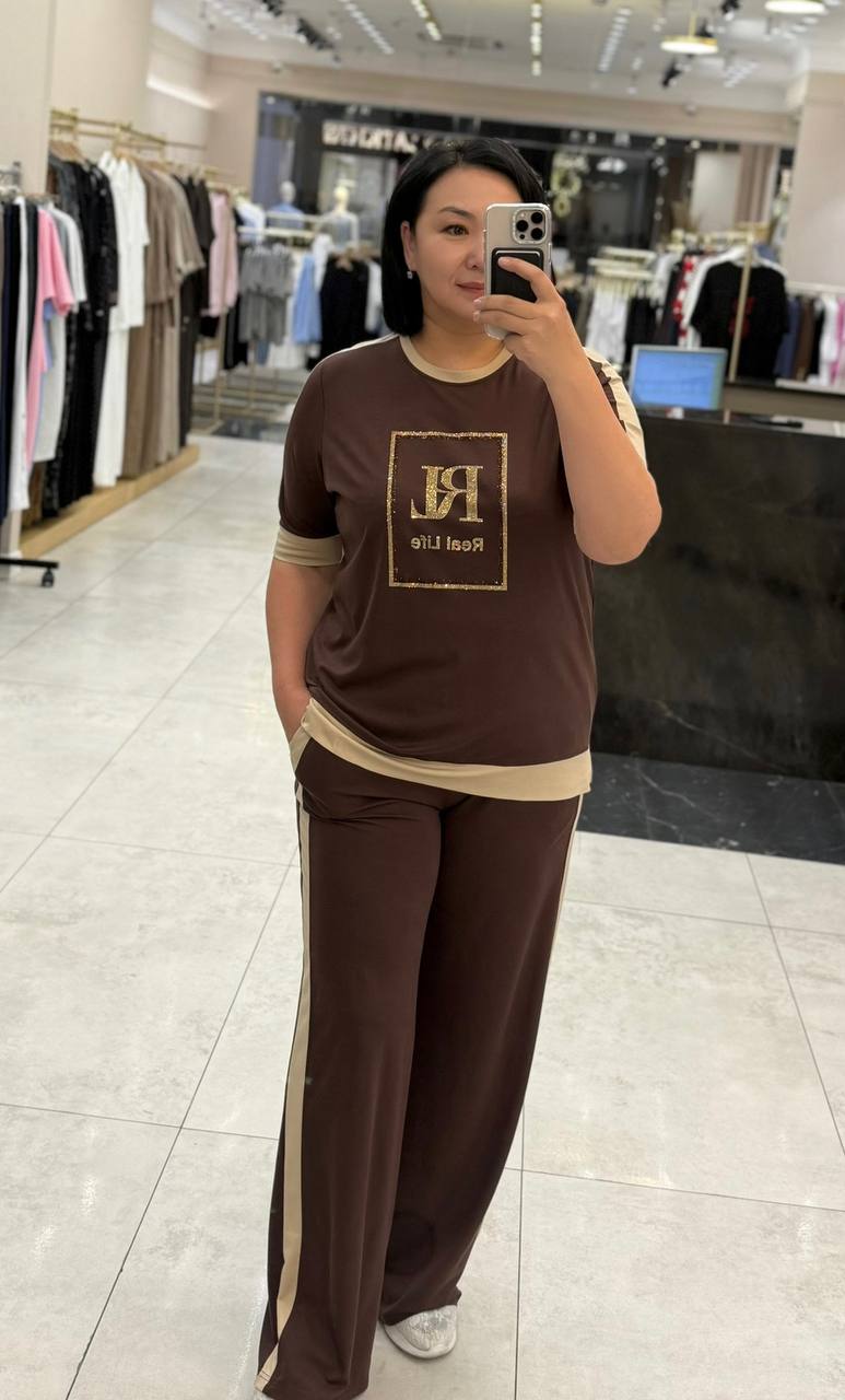Шикарный спорт костюм! 
Размеры: XL/XXL
Цена: 3500
