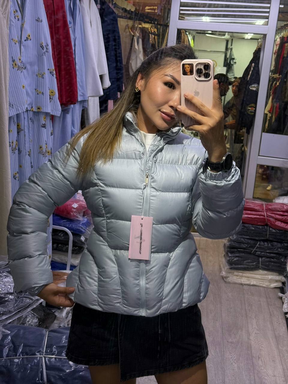 Стильные силуэтные куртки на очень и зиму.
Посадка и цв...