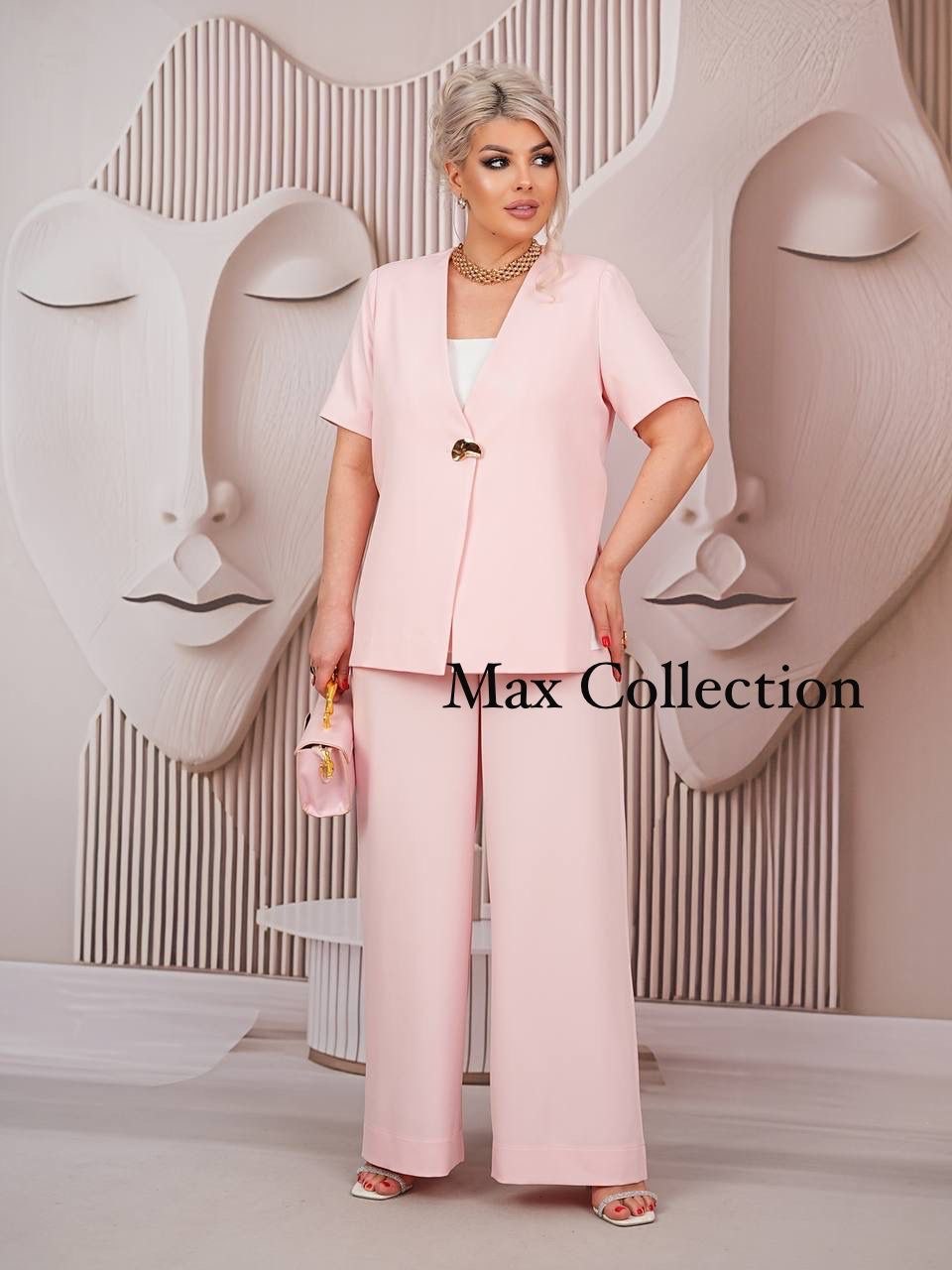 3-ка короткий рукав 
Ткань: Рим
48-54 р
Цена 2650 сом