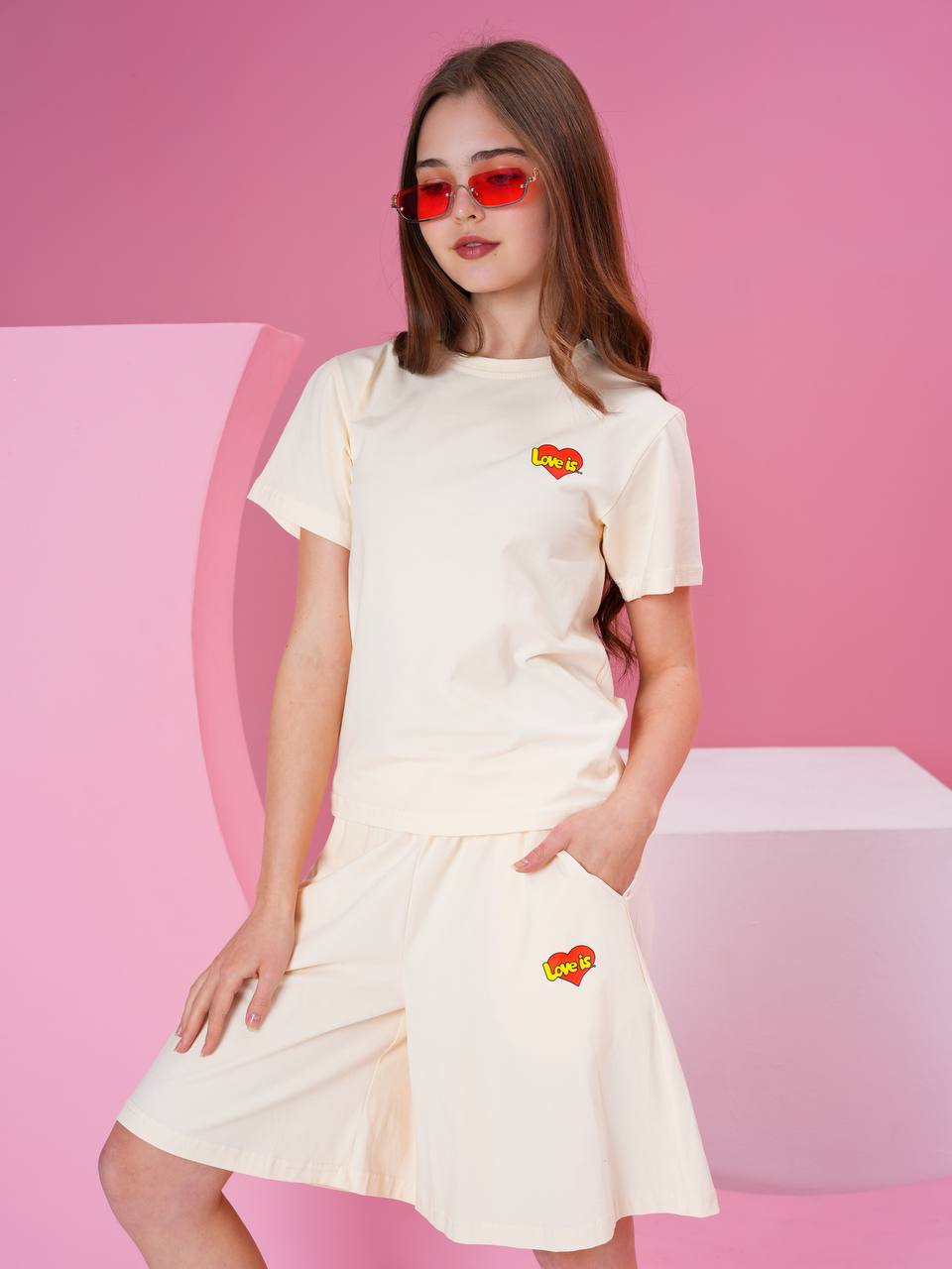 Принт в стиле Love is — который сразу цепляет эмоцией 💕