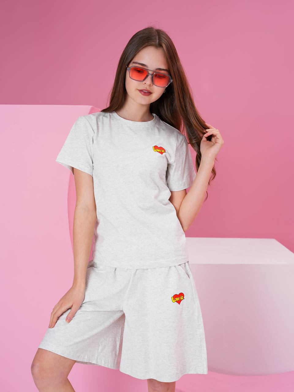 Принт в стиле Love is — который сразу цепляет эмоцией 💕