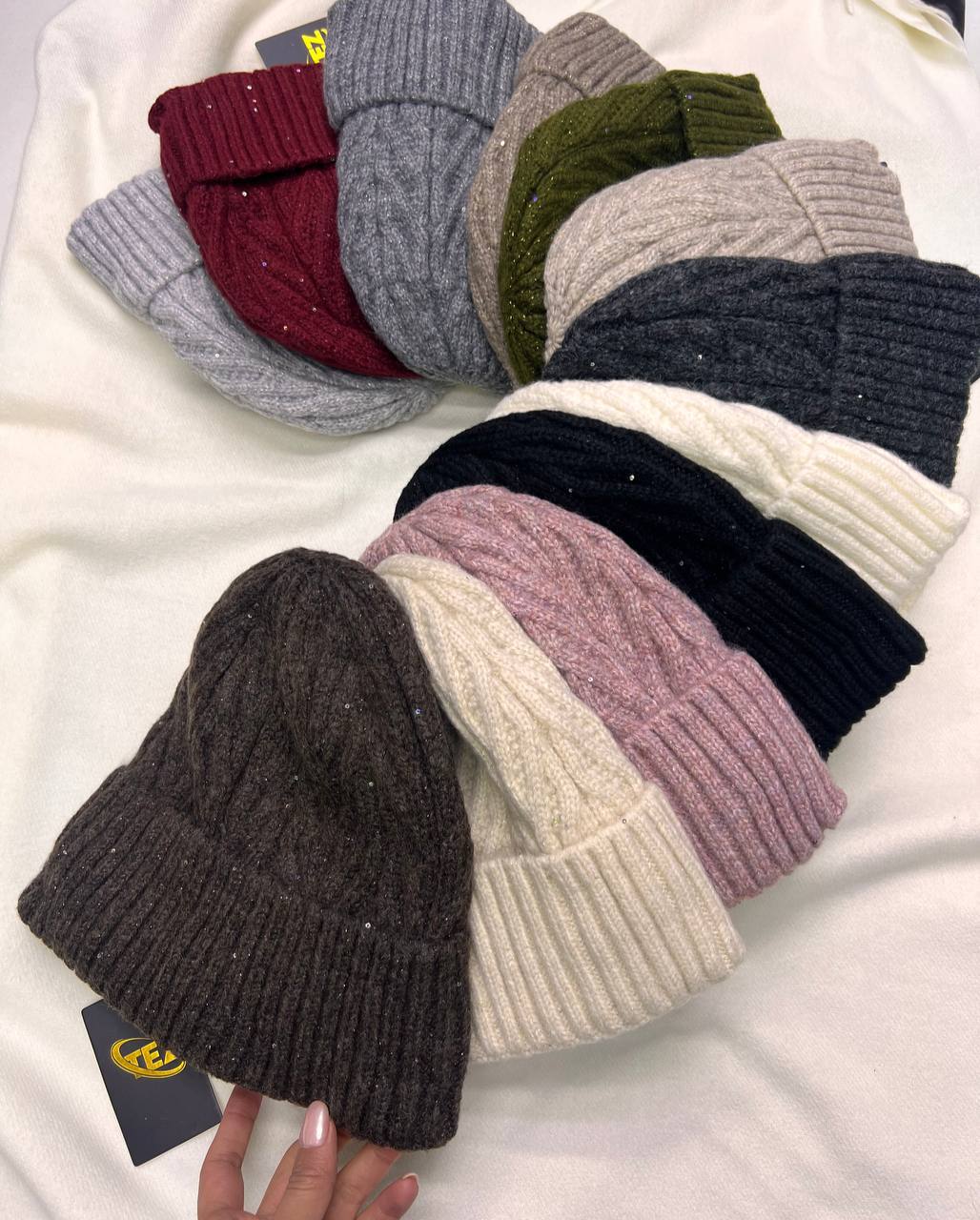 шапки с пайе...