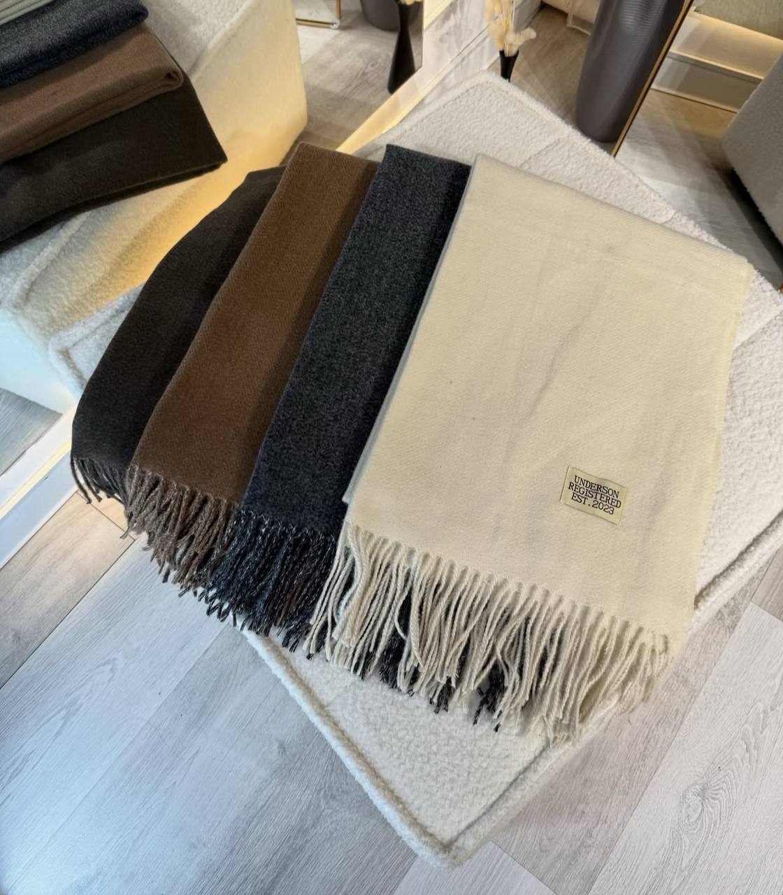 Шарфы одното...